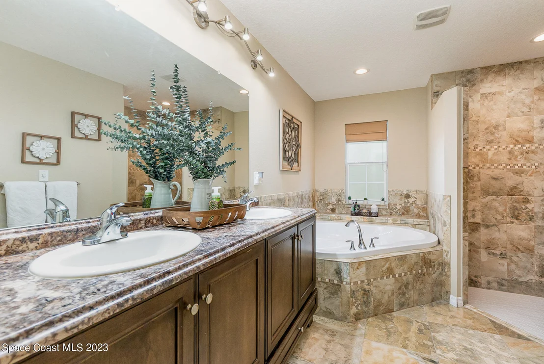 Photo of 11047 Oakshore Lane