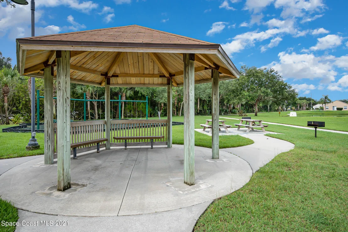 Photo of 215 Dryden Circle