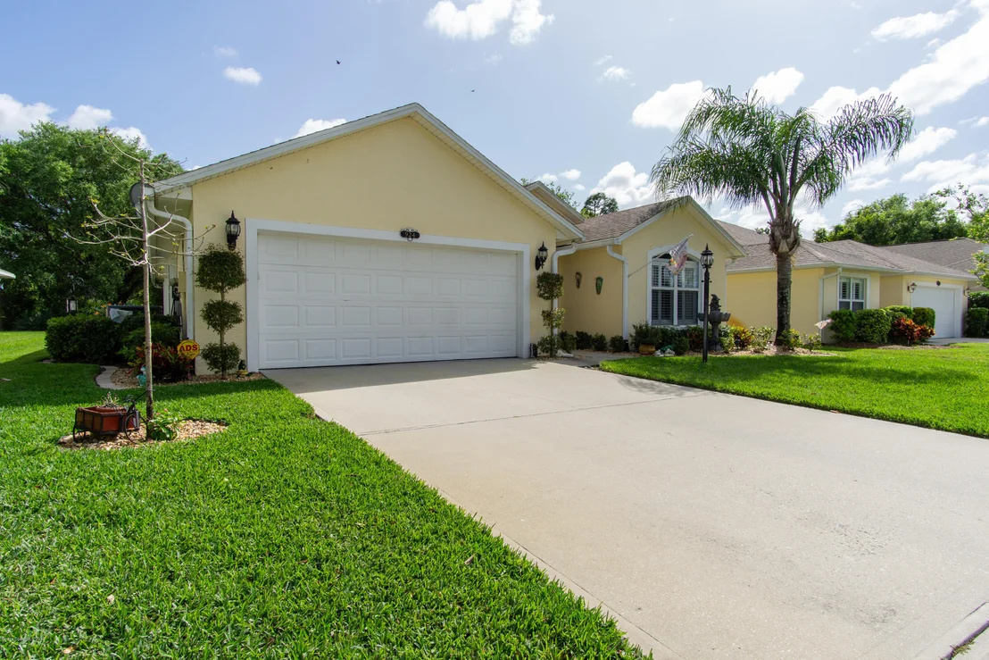 Photo of 924 Tavernier Circle NE