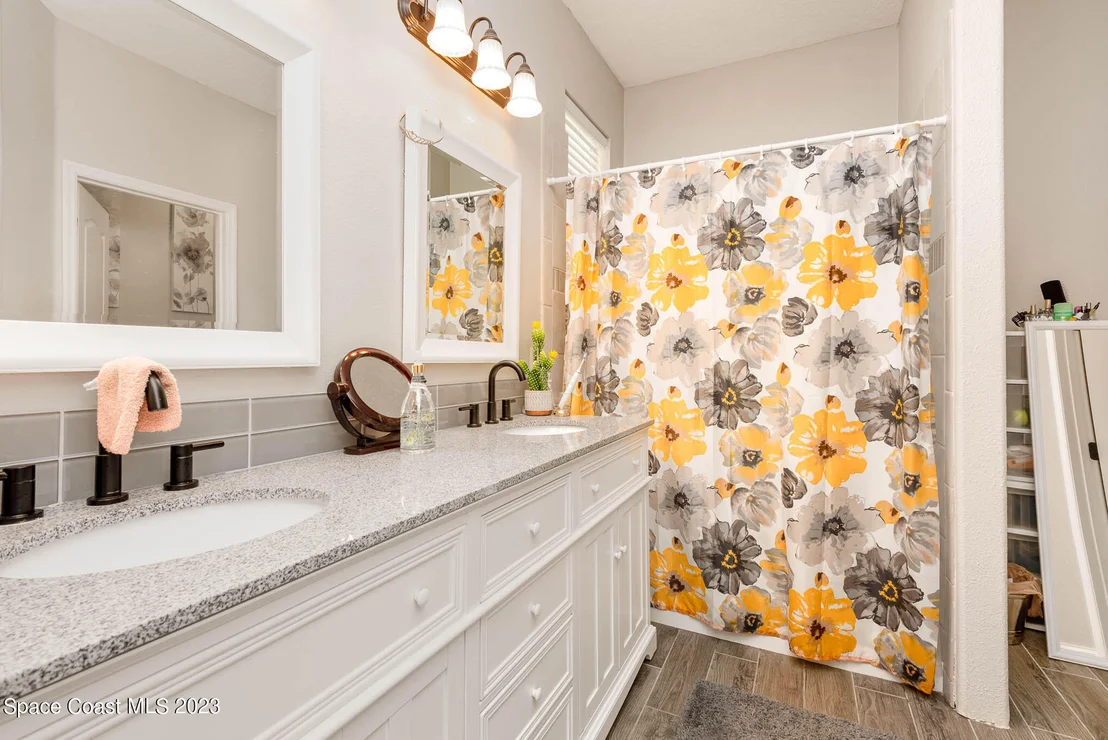 Photo of 402 Waterside Circle