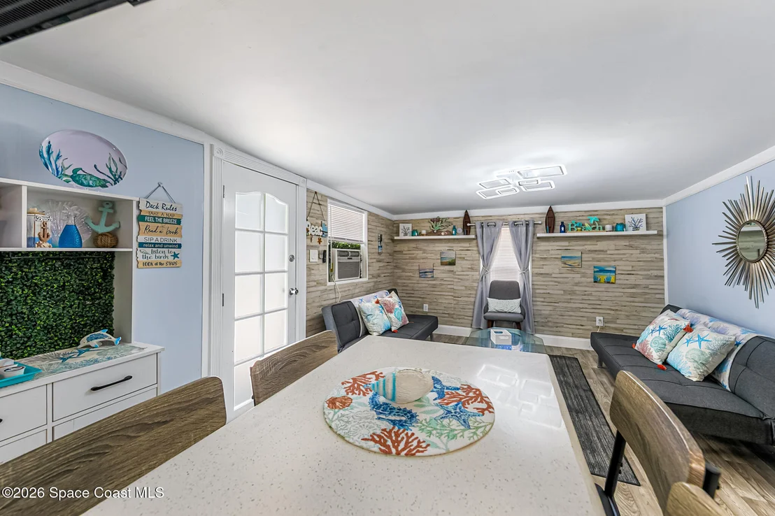 Photo of 329 Pineda Street