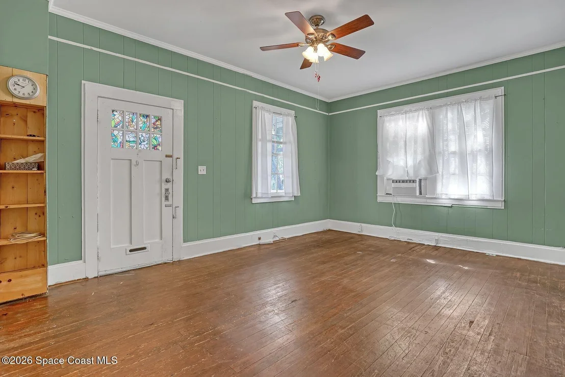 Photo of 107 Oak Street