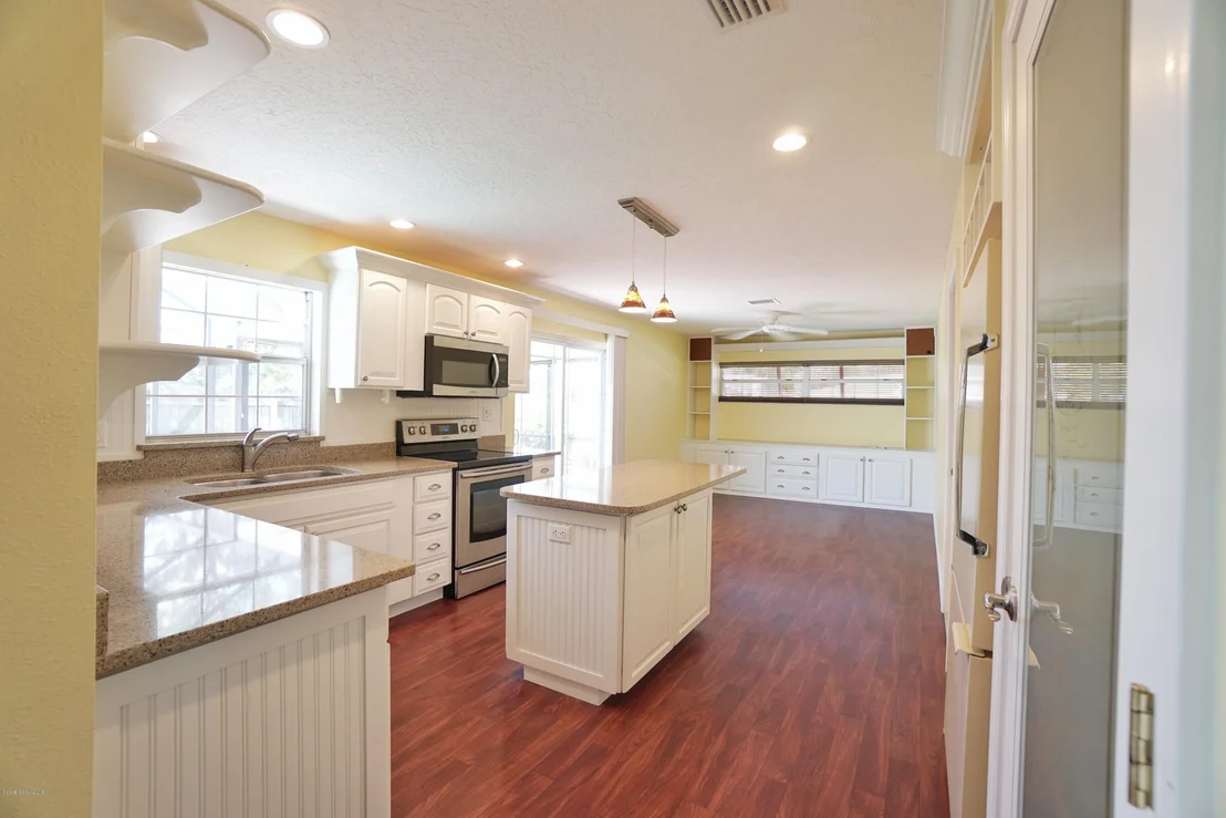 Photo of 913 Kings Post Road