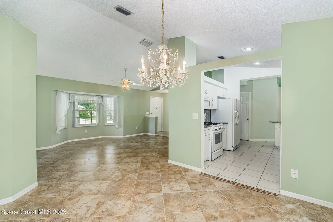 Photo of 4335 South Lakes Circle