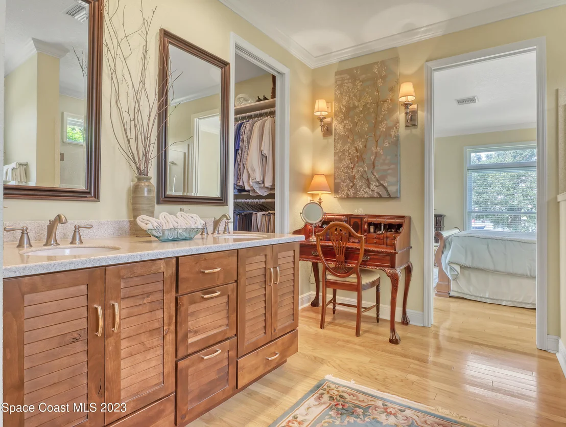 Photo of 972 W Whitmire Drive