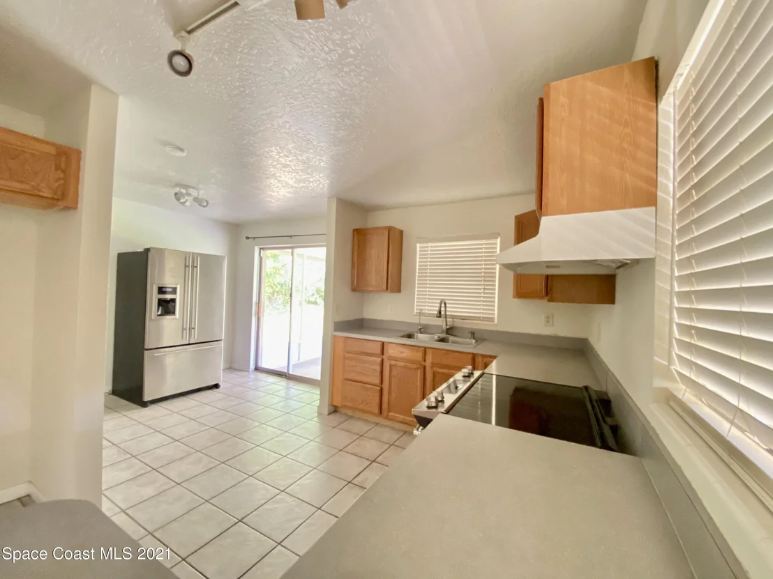 Photo of 2295 Commodore Boulevard