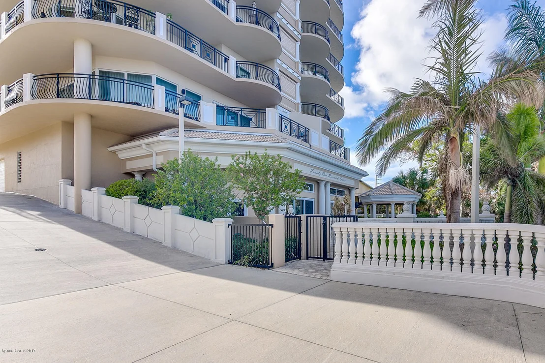 Photo of Unit 601 at 21 Riverside Drive