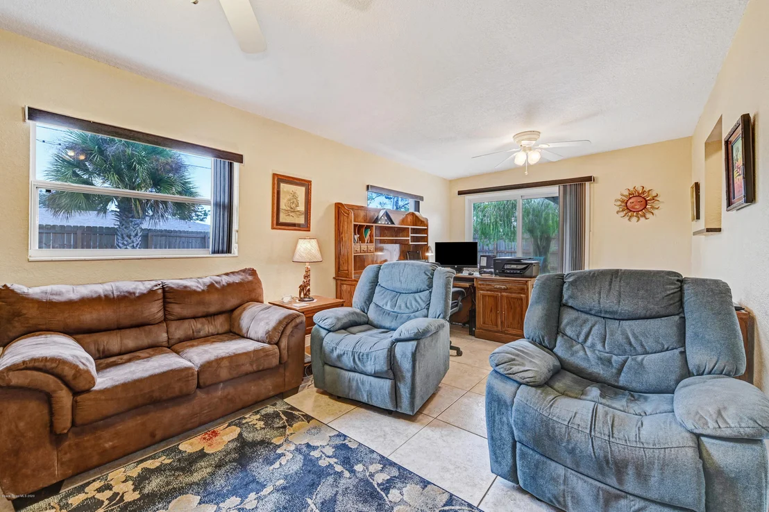 Photo of 992 Cardon Drive