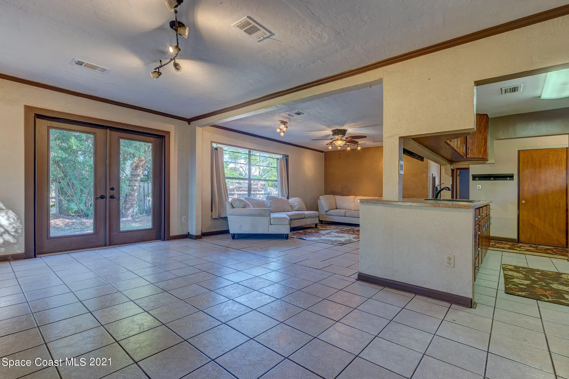 Photo of 2975 Kosuth Road NE