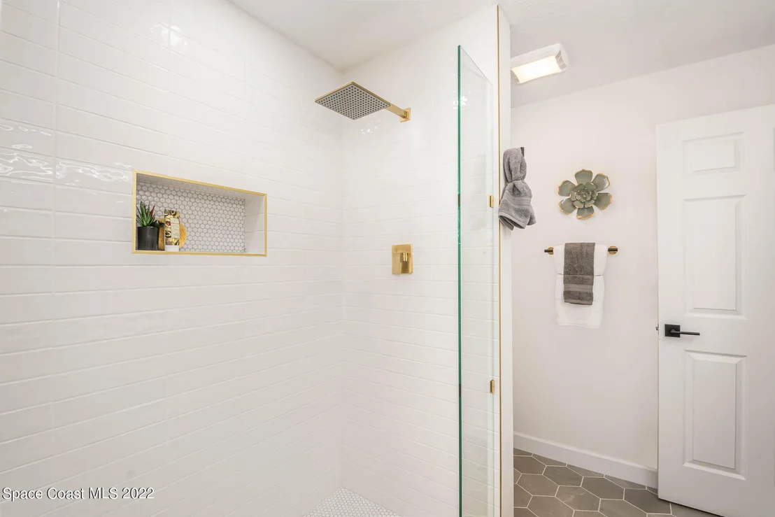 Photo of 2020 Commodore Street