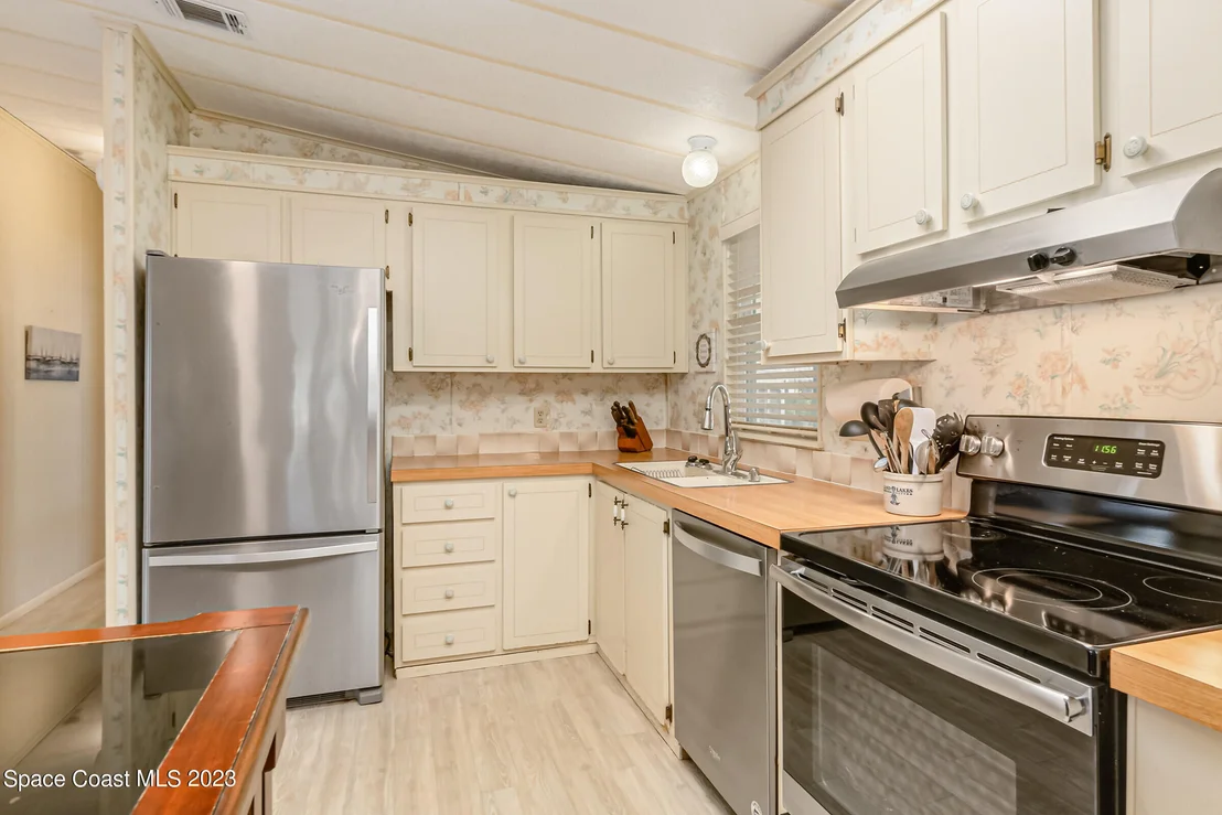 Photo of 4423 Twin Lakes Drive