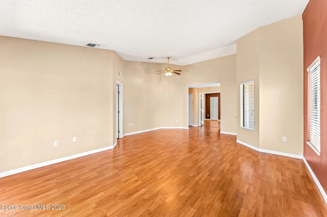 Photo of 770 White Pine Avenue