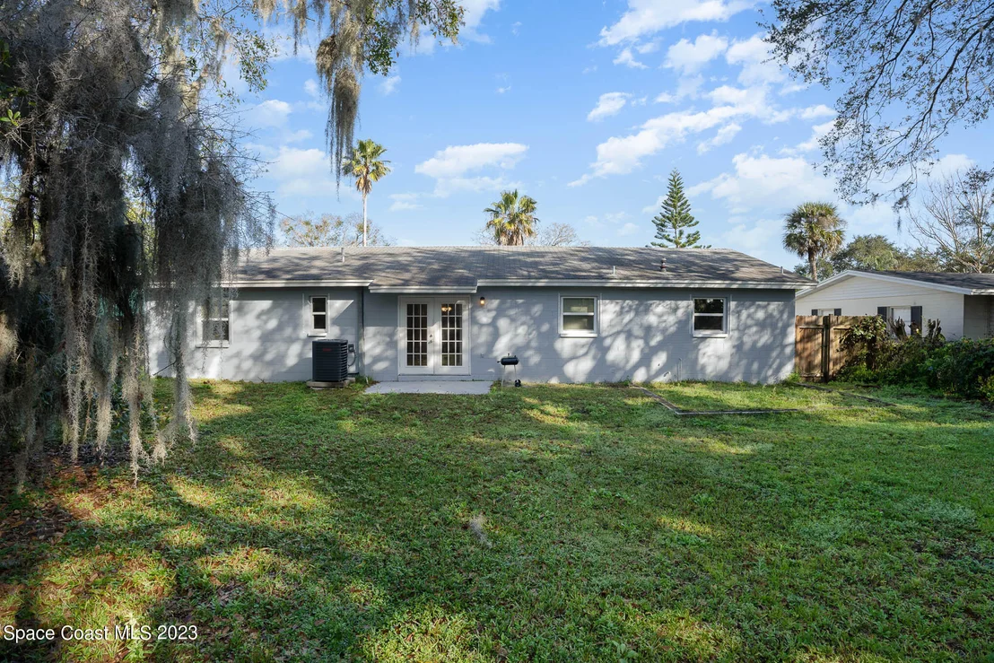Photo of 2445 Victor Road