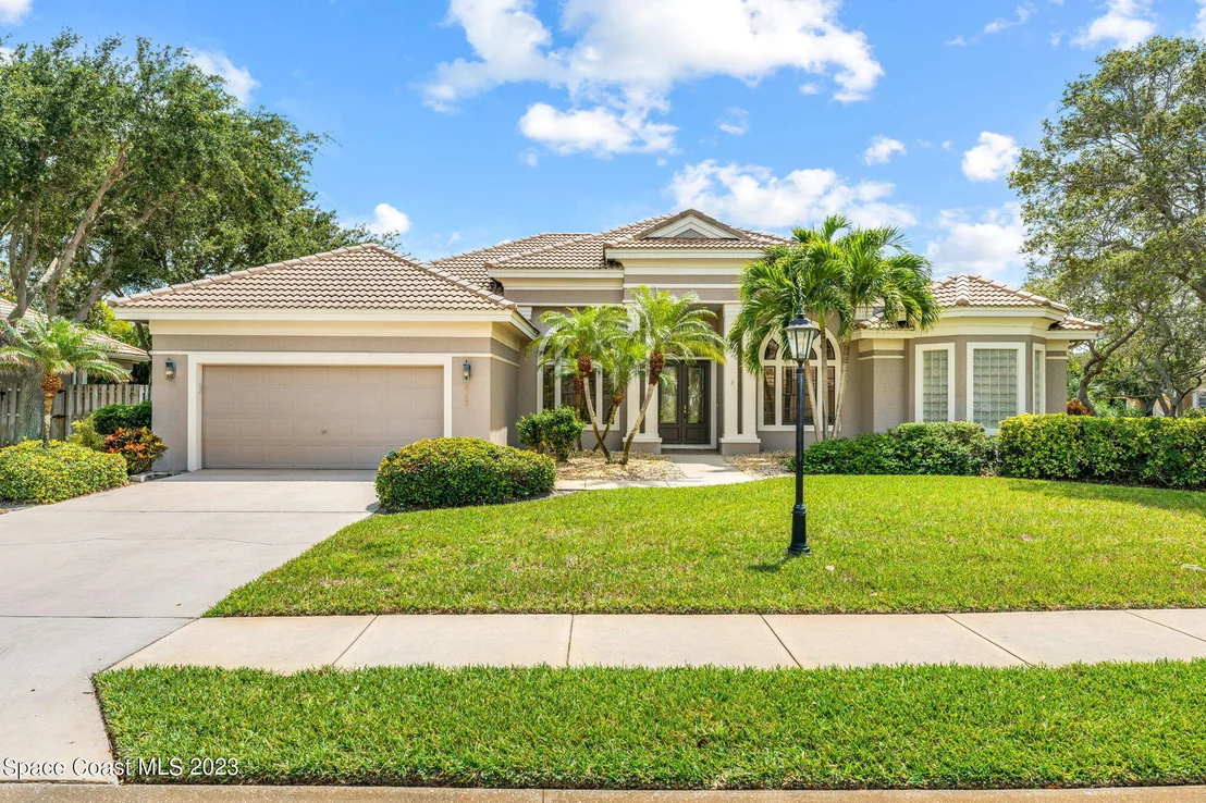 Photo of 423 Flanders Drive