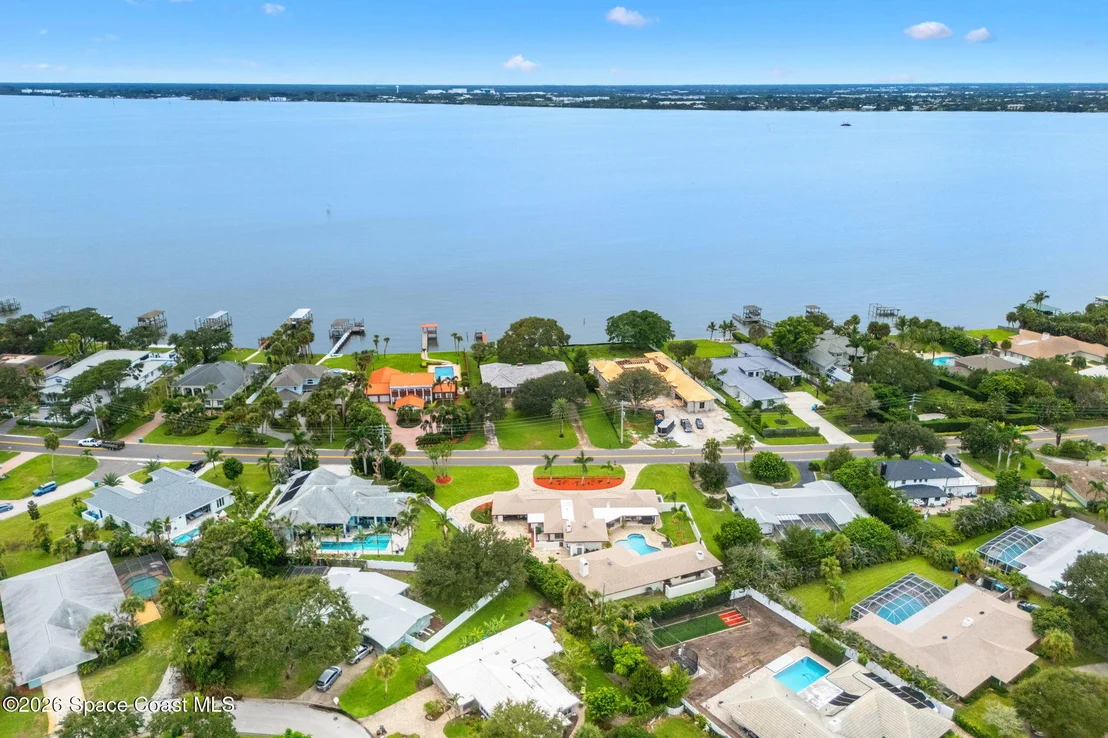 Photo of 207 Riverside Drive