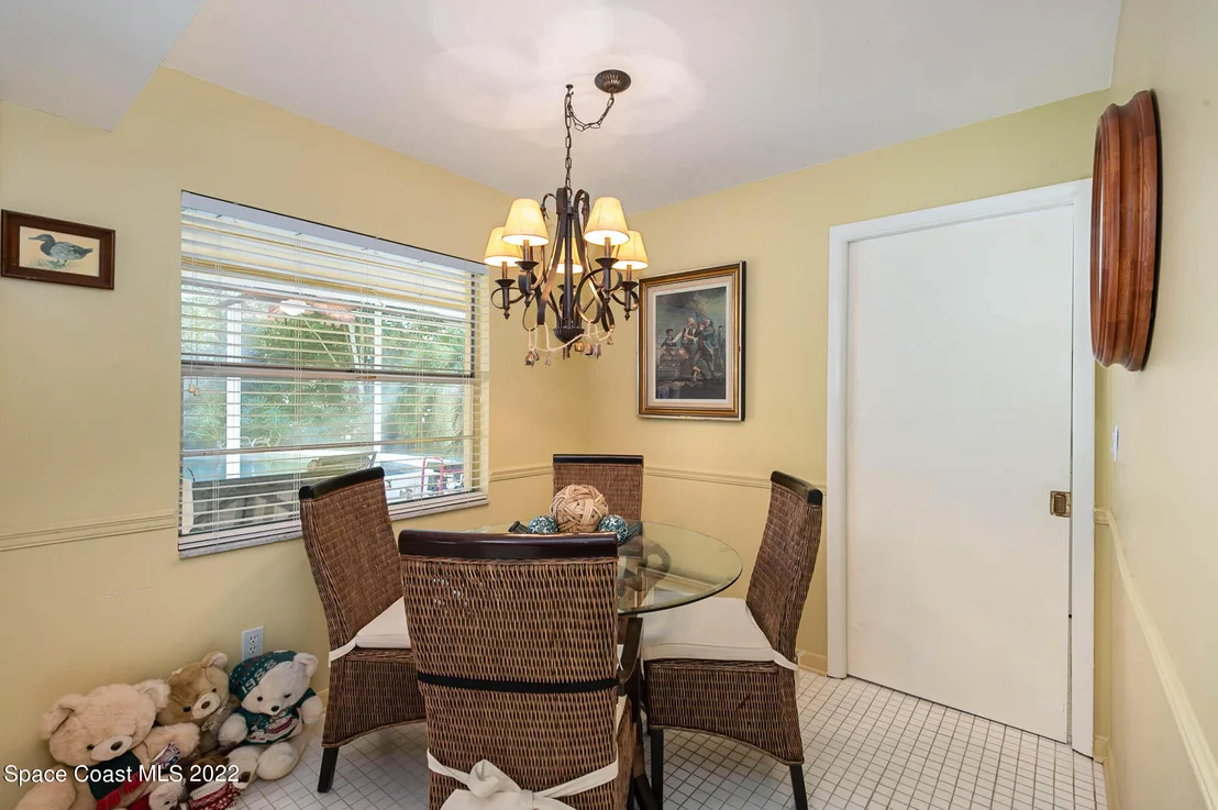 Photo of 180 White Oak Circle