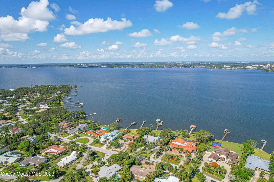 Photo of 804 S Riverside Drive