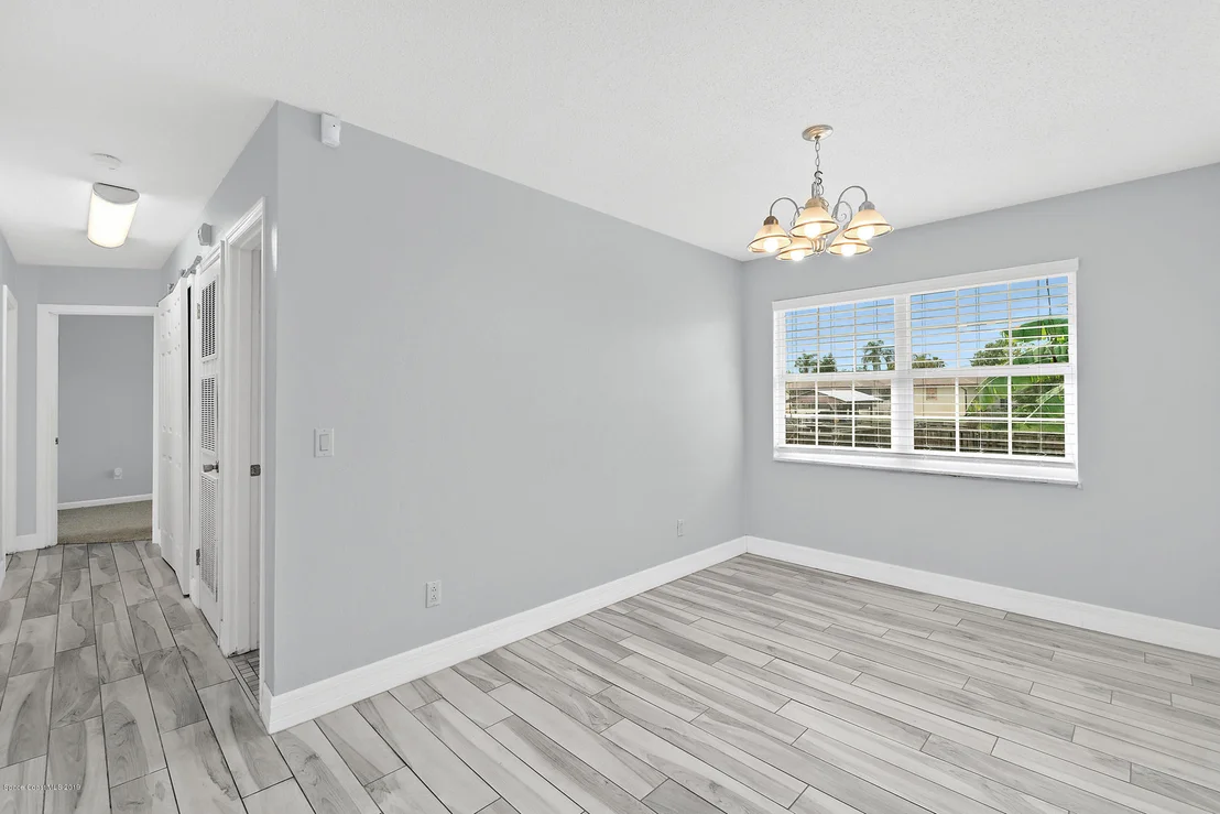 Photo of 818 Heron Road