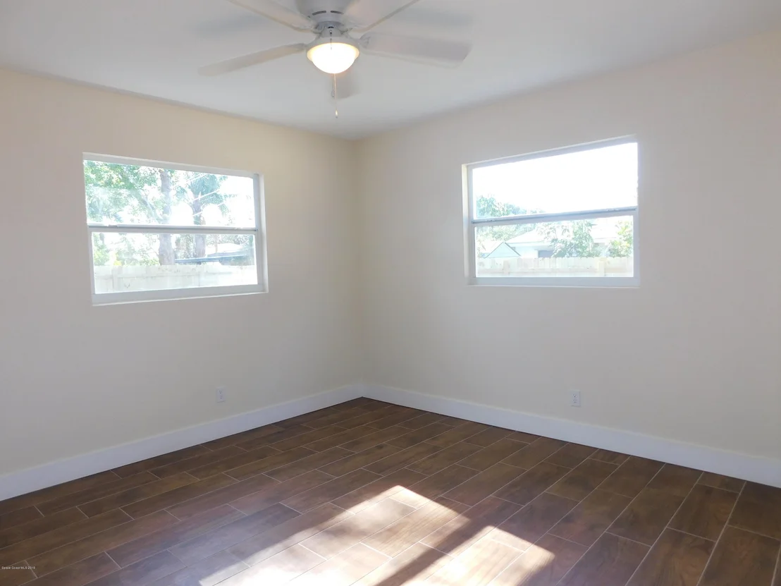 Photo of 2084 Lakeview Drive