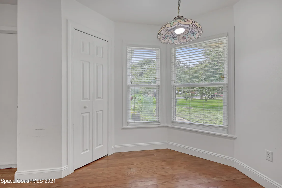Photo of 794 White Pine Avenue
