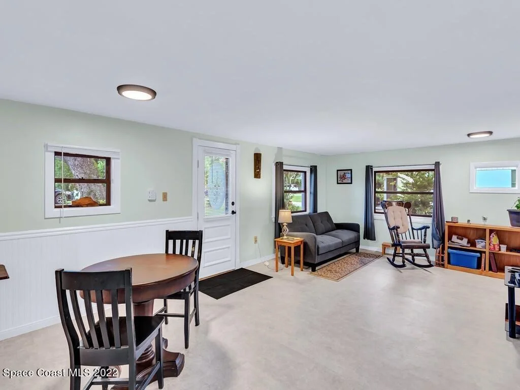 Photo of 9850 River Drive