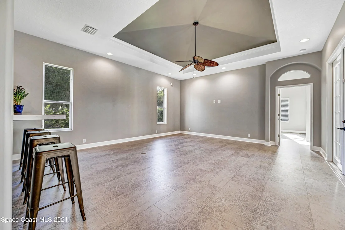 Photo of 882 Oak Park Drive