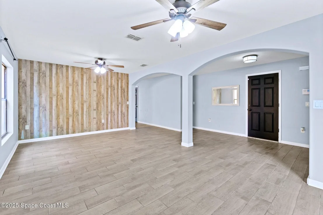 Photo of 404 Dryden Circle