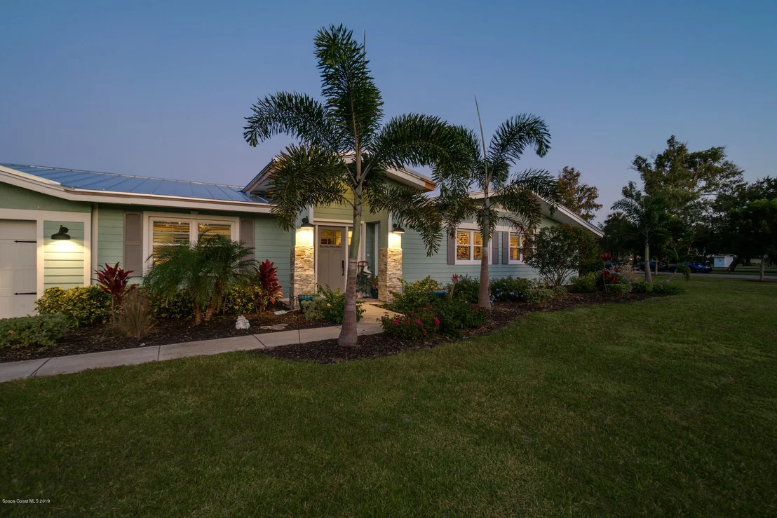 Photo of 905 Magnolia Drive