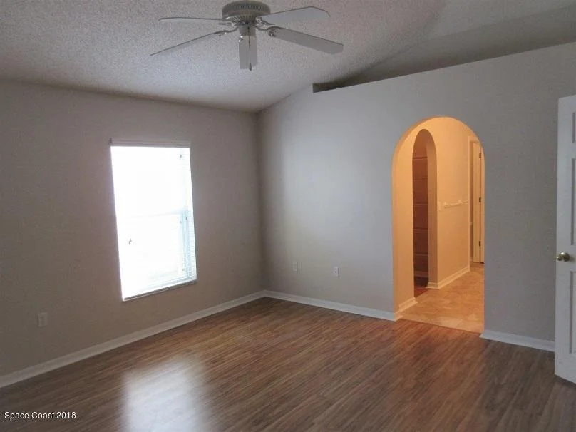 Photo of 1243 White Oak Circle