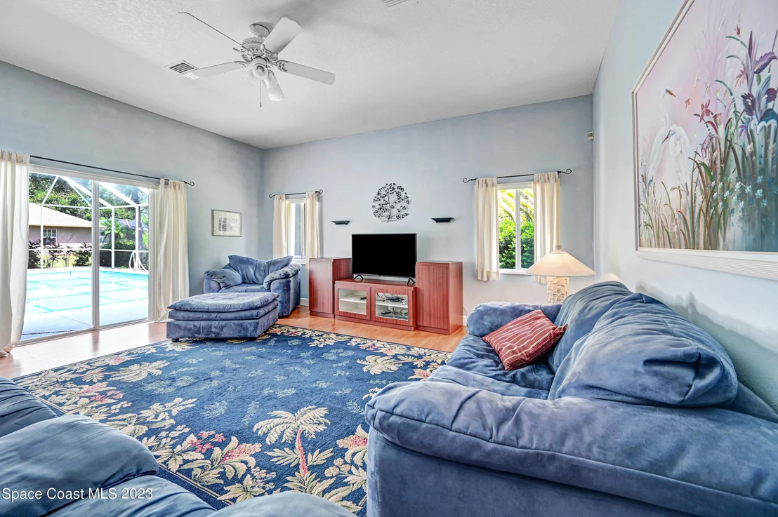 Photo of 2180 Royal Oaks Drive