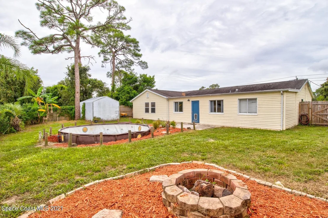 Photo of 6039 Apple Avenue