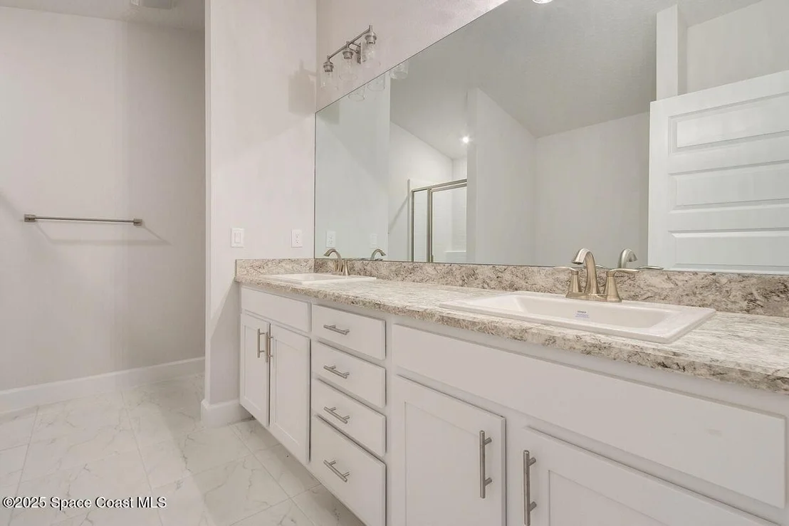 Photo of 945 NW Kylar Drive NW