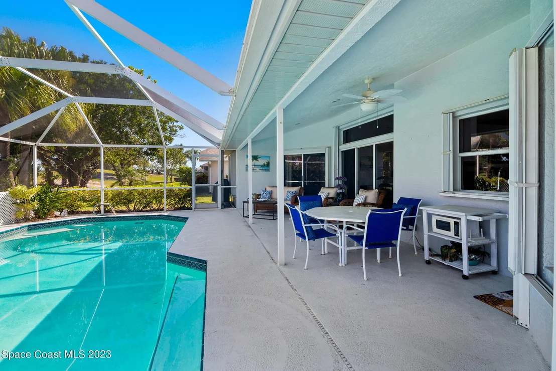 Photo of 2398 Golf Vista Boulevard