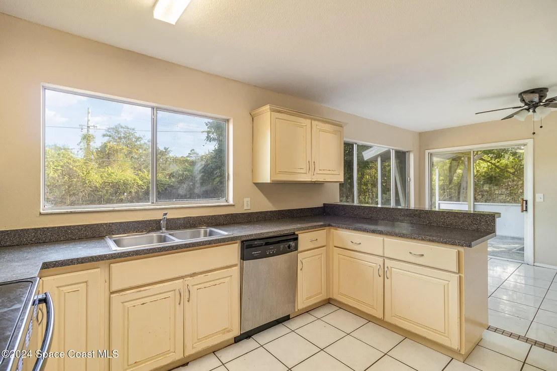 Photo of 771 Cayuga Avenue NE