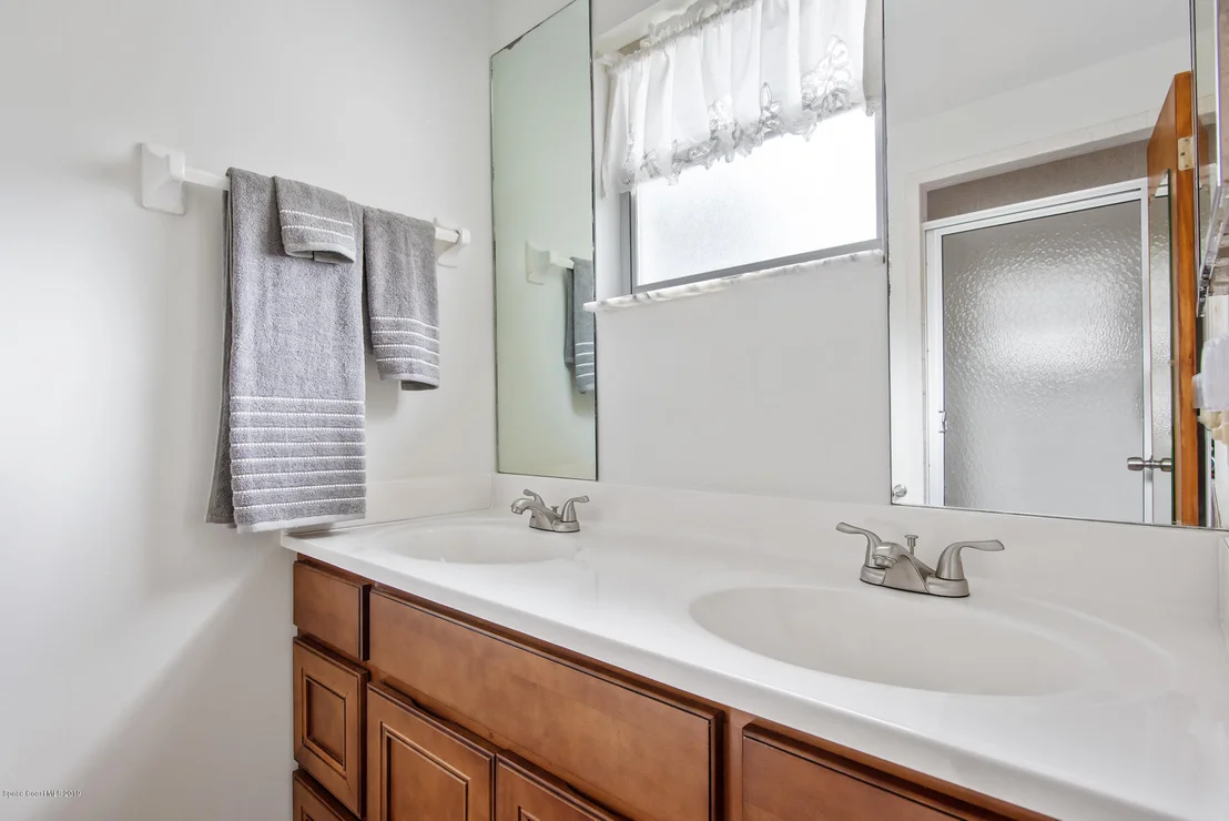 Photo of 606 Dunbarton Circle NE