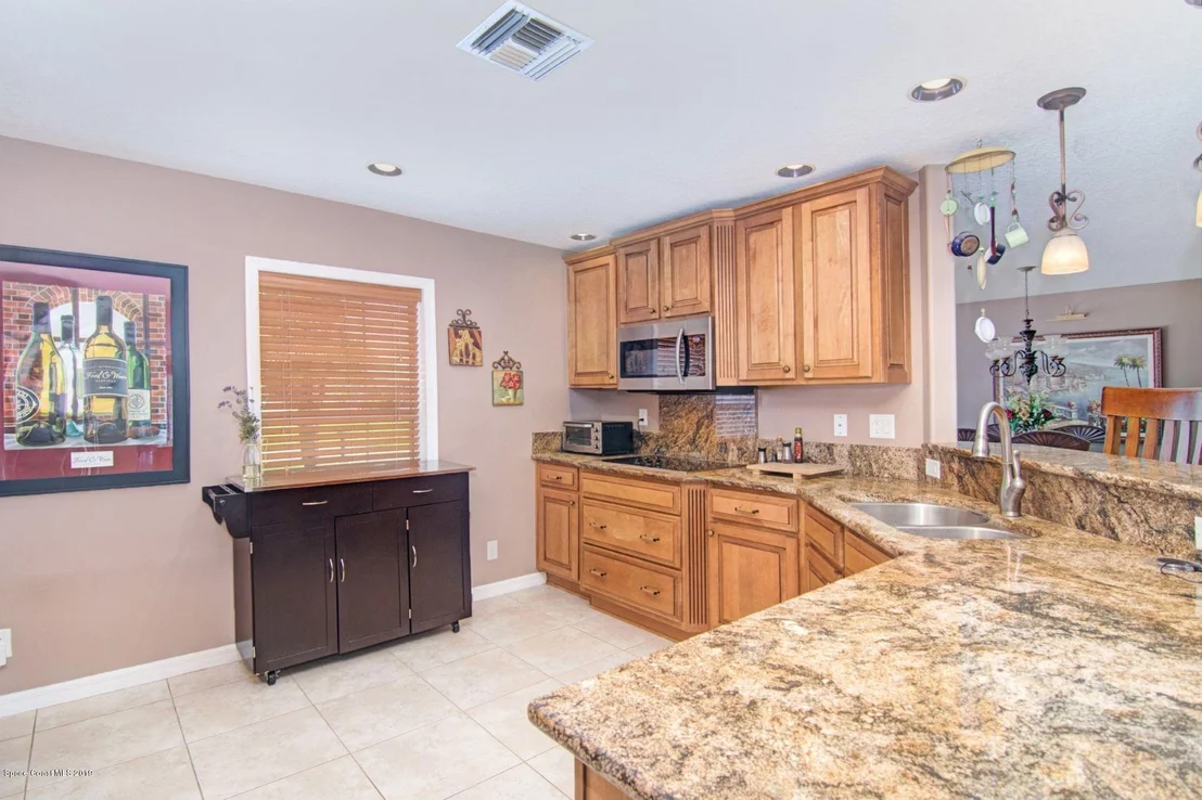 Photo of 1489 NE Meadowbrook Road NE