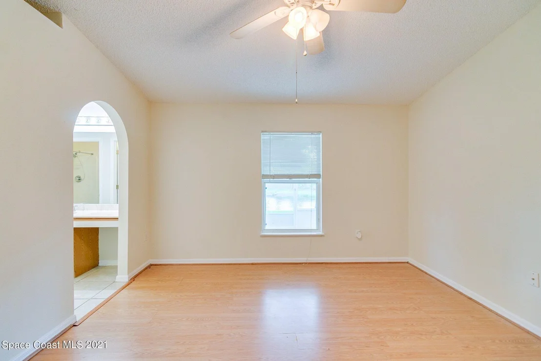 Photo of 1125 White Oak Circle