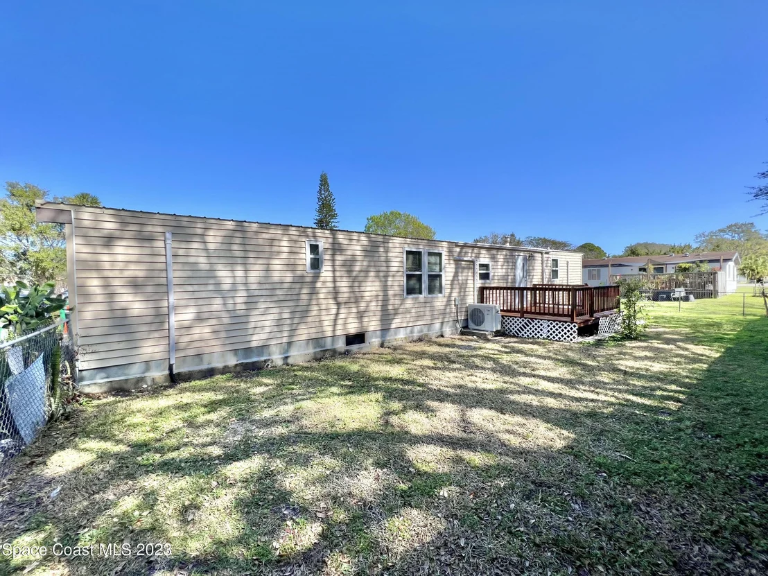 Photo of 4755 Sharpes Lake Avenue