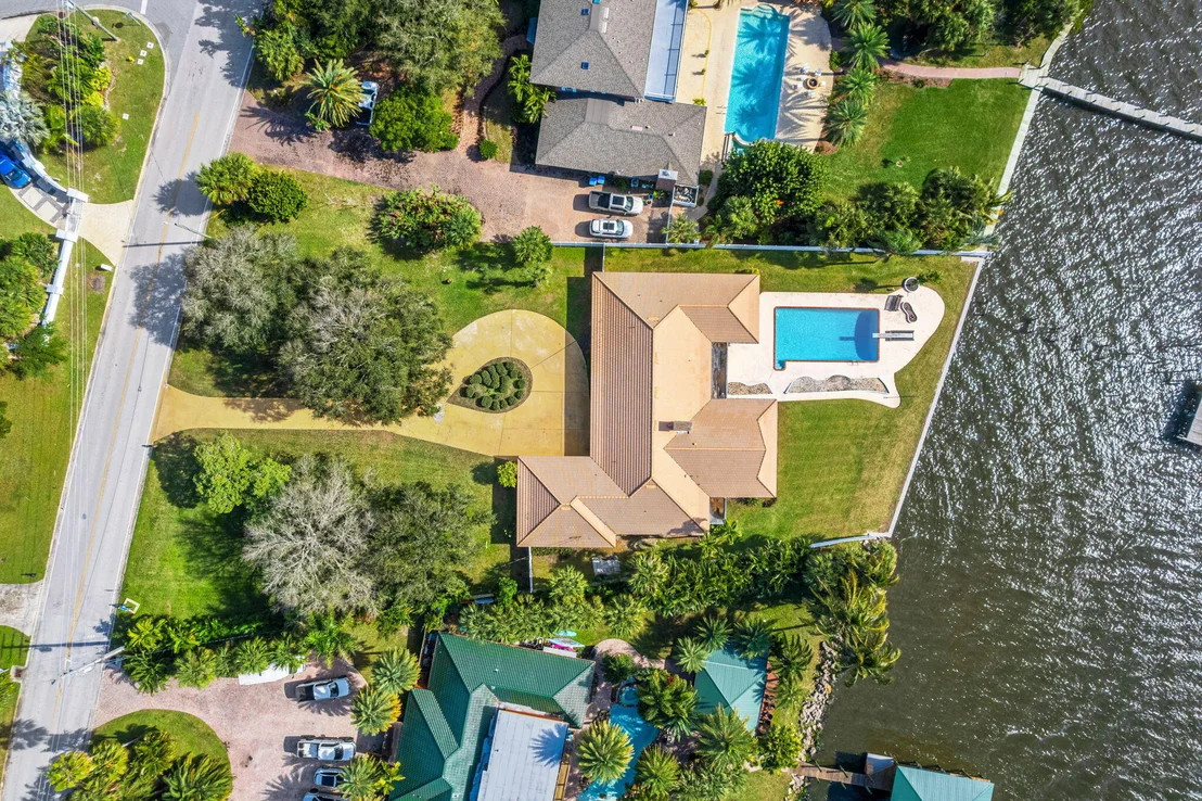 Photo of 100 Riverside Drive