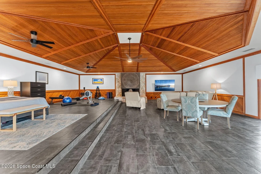 Photo of 207 Riverside Drive