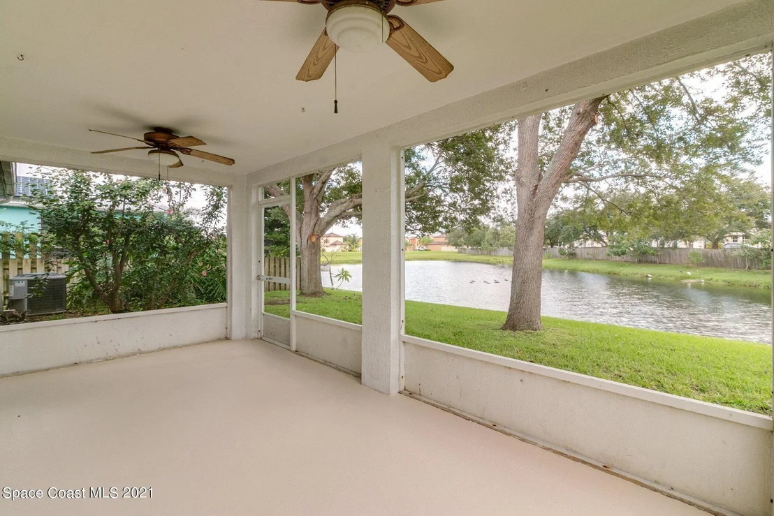Photo of 1125 White Oak Circle