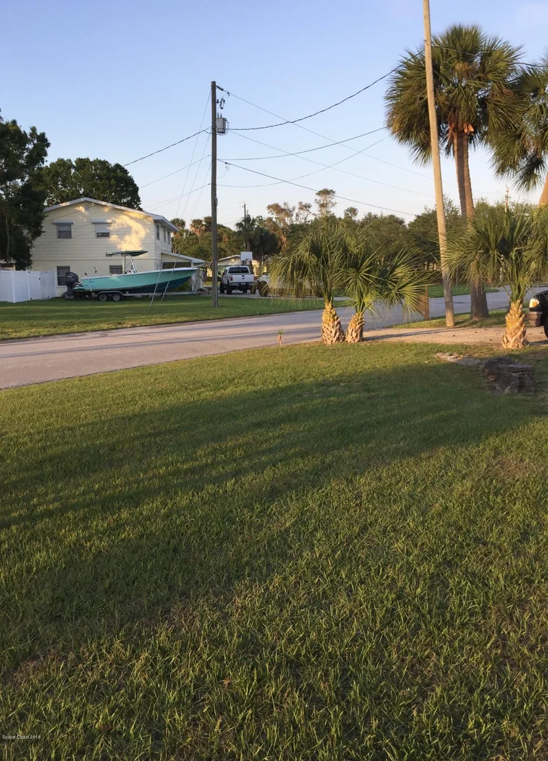 Photo of 409 W Fee Avenue