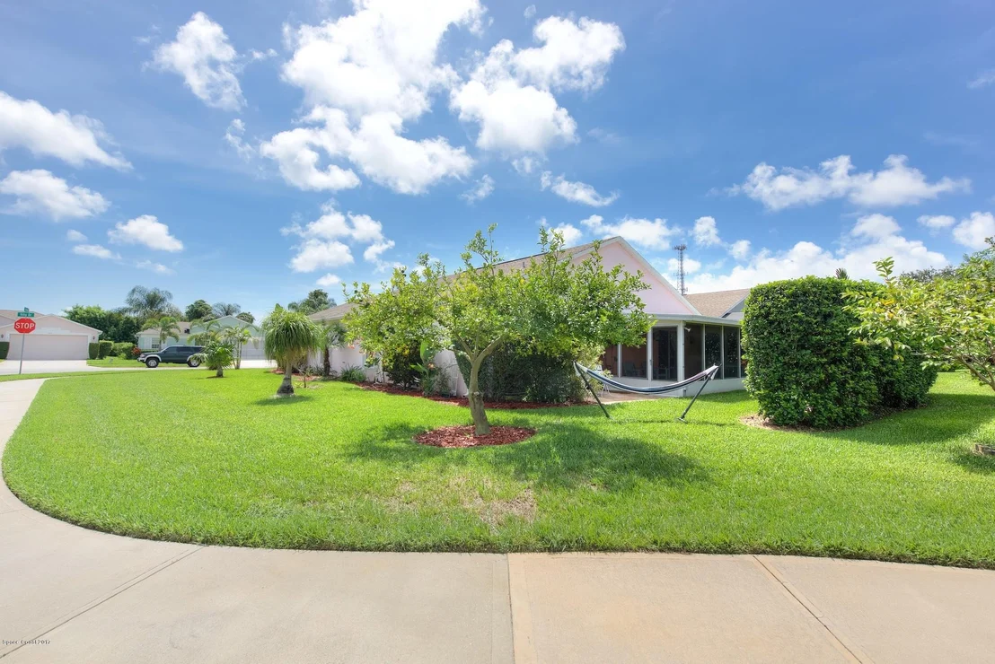 Photo of 976 Villa Drive