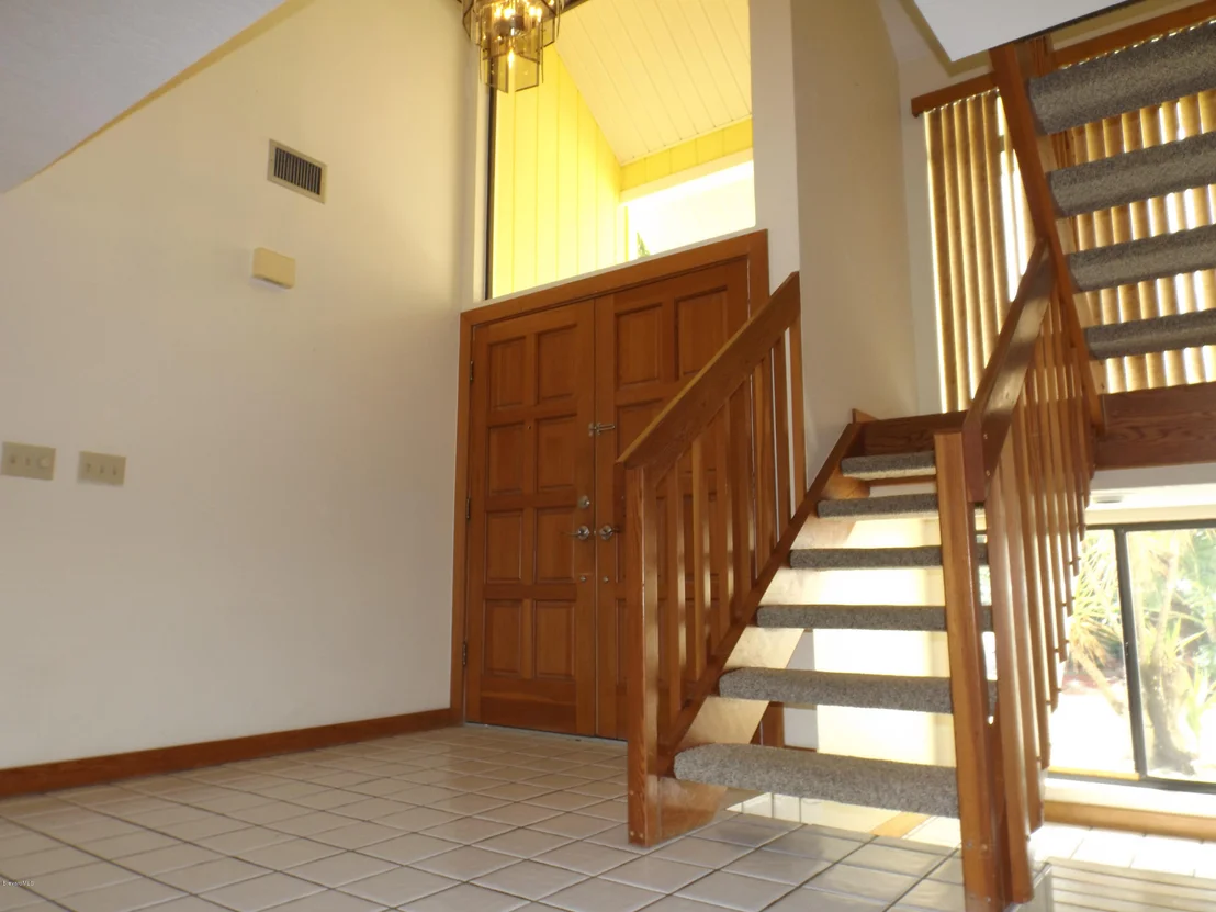 Photo of 6885 Angeles Road