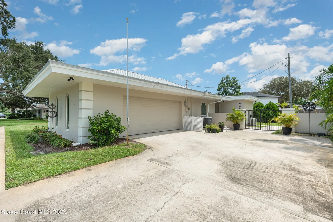 Photo of 707 Hibiscus Trail