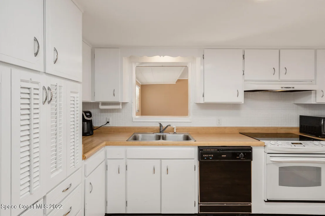 Photo of 2205 Lakeview Drive