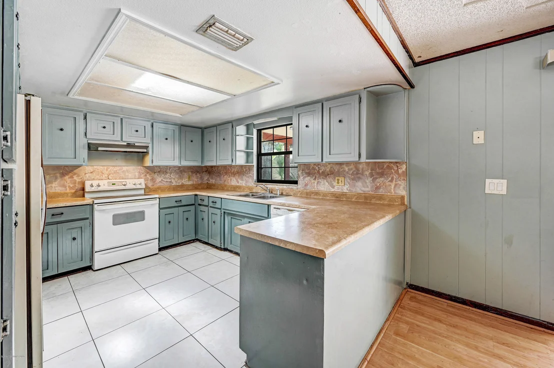 Photo of 6050 Mangrove Street