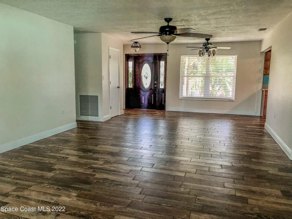 Photo of 469 Penguin Drive
