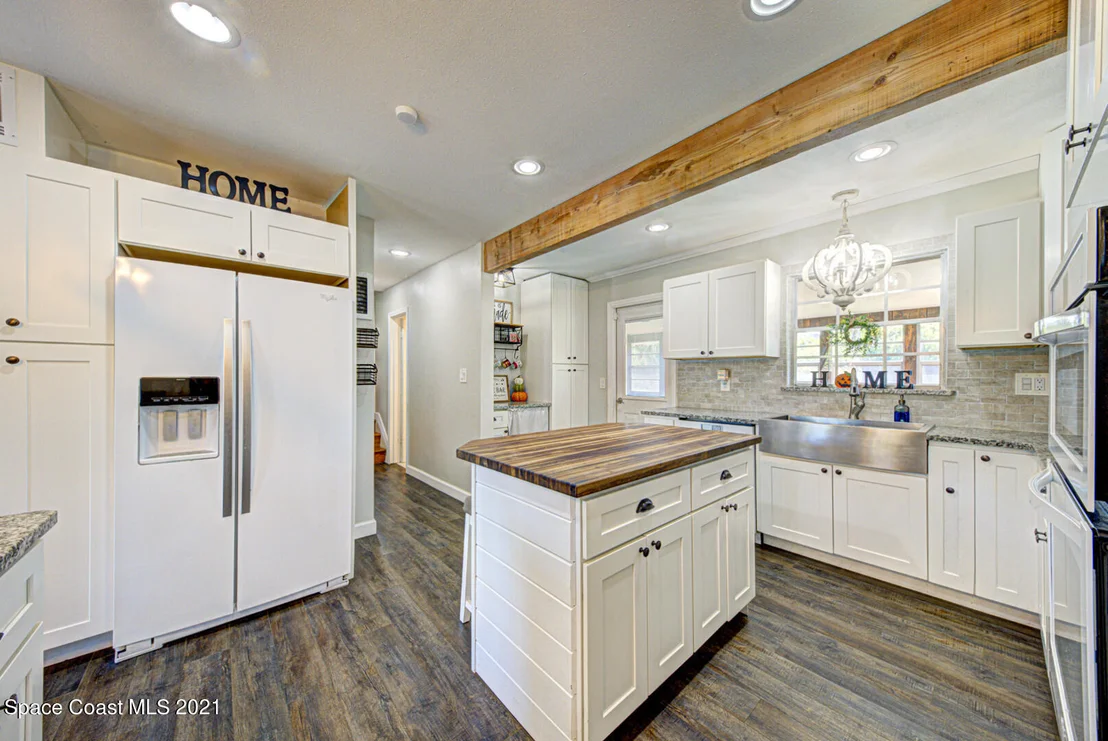 Photo of 200 Saldon Lane