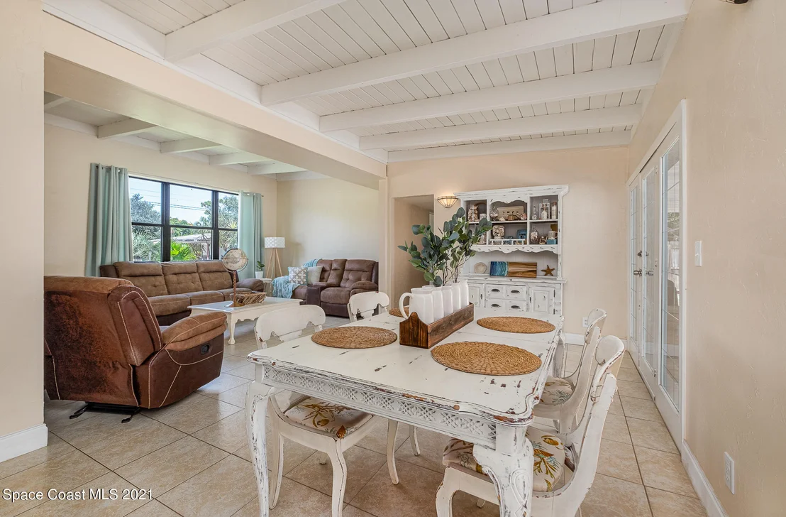 Photo of 1585 Old Colonial Way